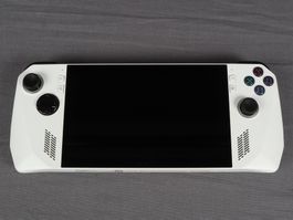 ASUS Rog Ally Z1 PC Handheld mit Ladekabel