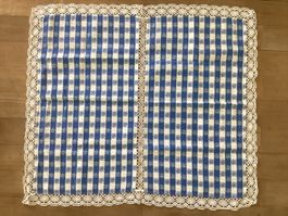 Rustikale Tischdecke blau/weiss mit Spitze, Landhausstil
