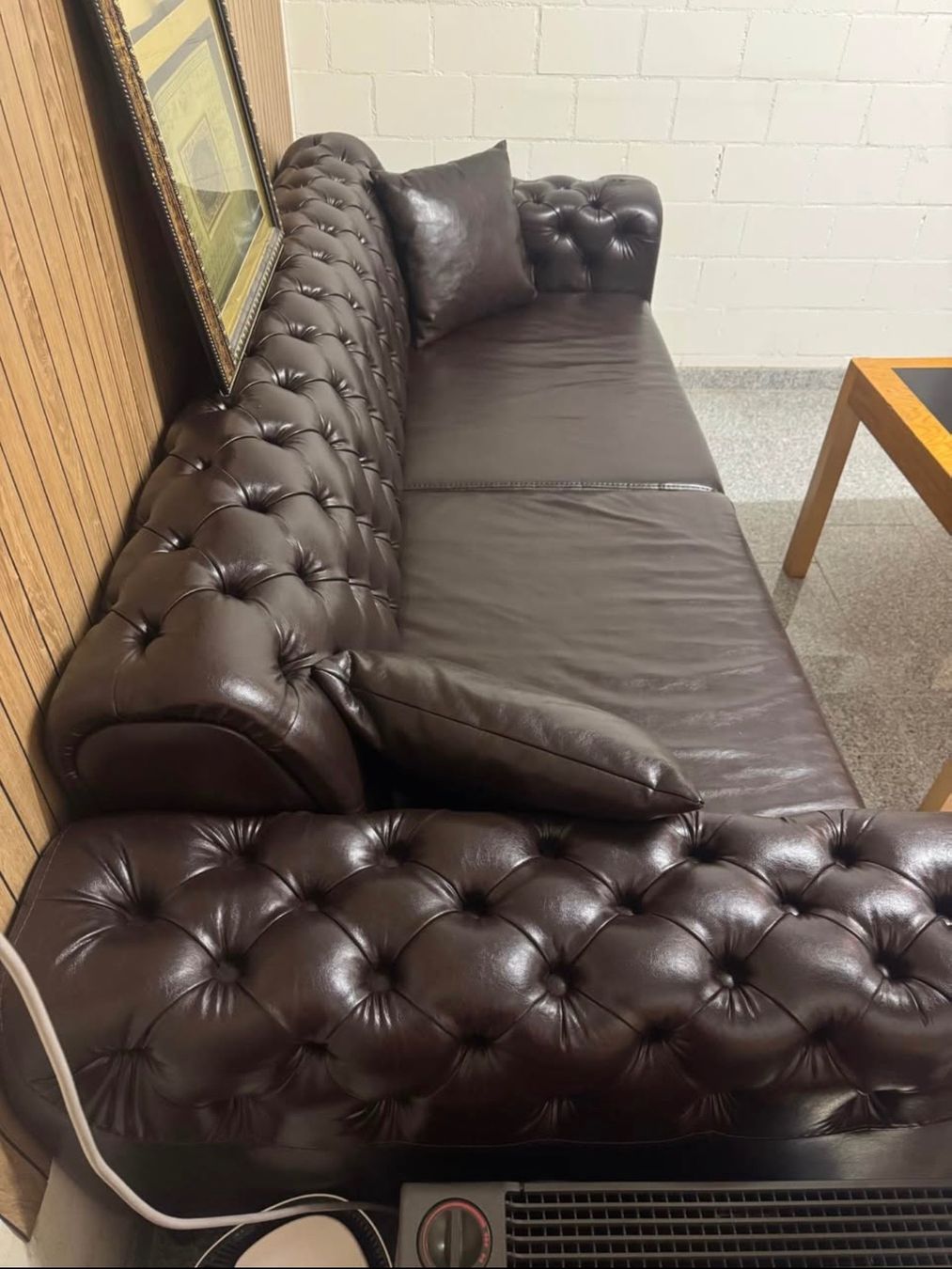 Sofas: Leder Sofa Chesterfield Look – Gebraucht aus Lätti von Gmgm 1