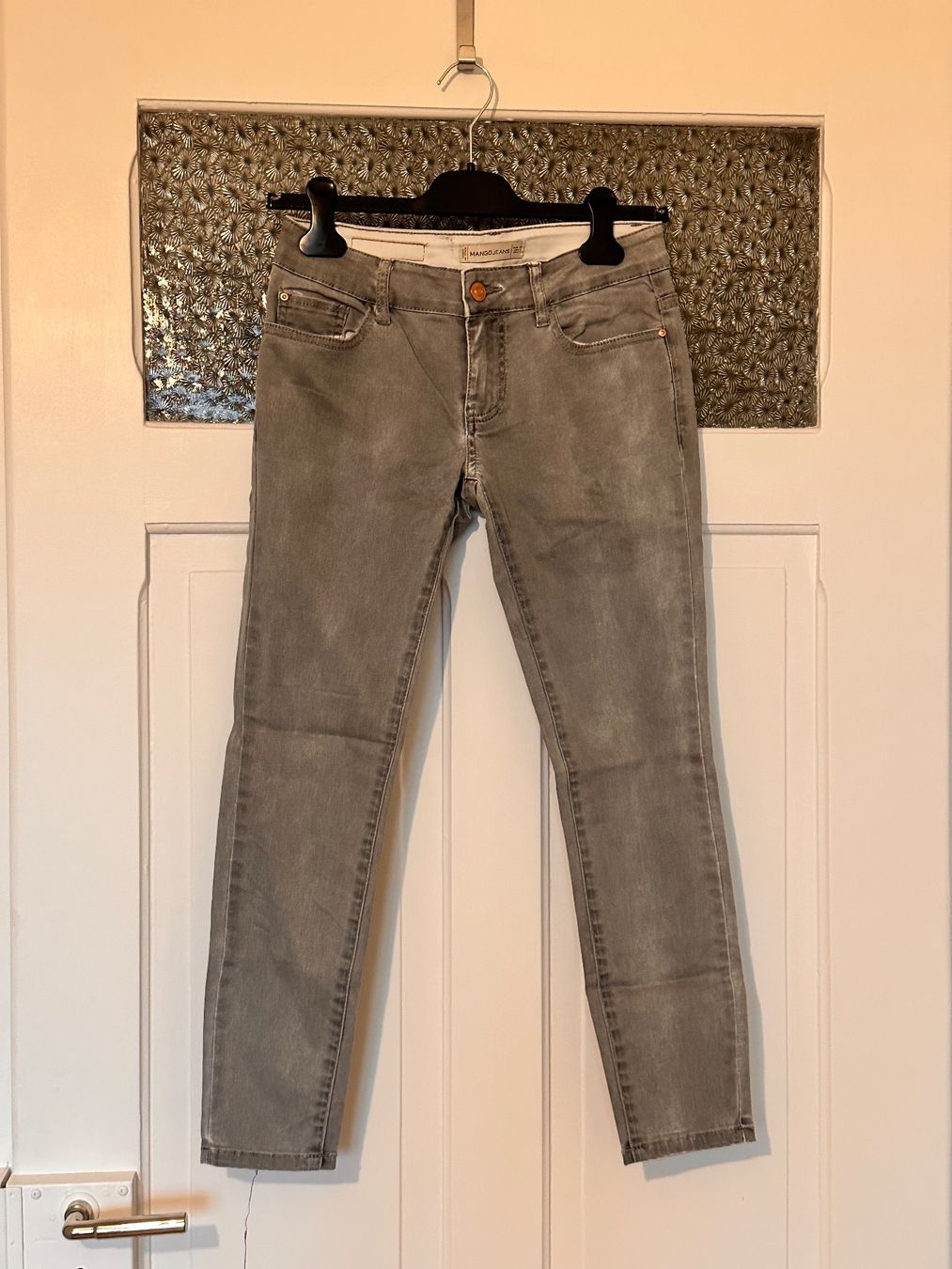 Mango Jeans: Neuwertige Mango Jeans, Grösse 34 – Nuovo (secondo la descrizione) da Zürich venduto da MaxZurich 1