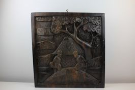 Handgeschnitztes Holzrelief – Afrikanische Dorfszene