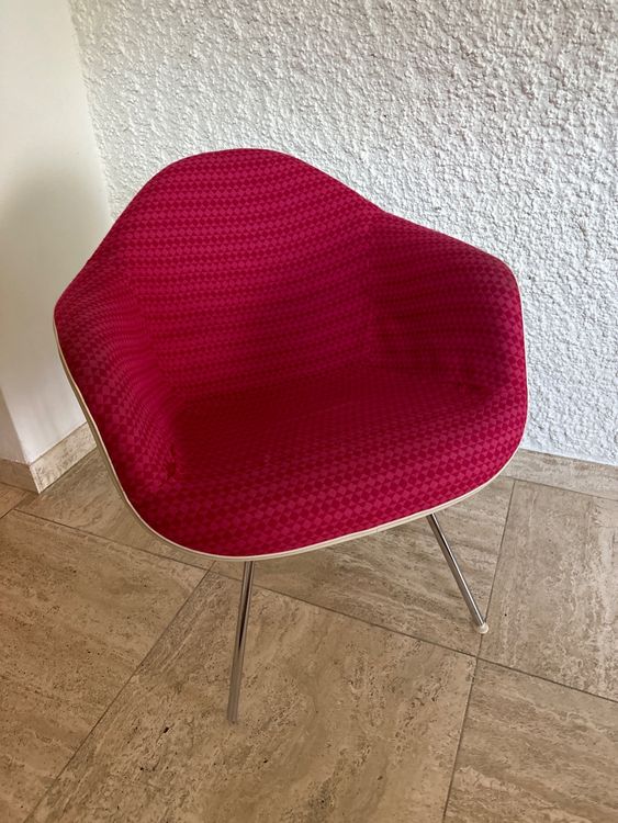 Vitra Eames Armchair gepolstert pink, zum aufarbeiten Kaufen auf Ricardo