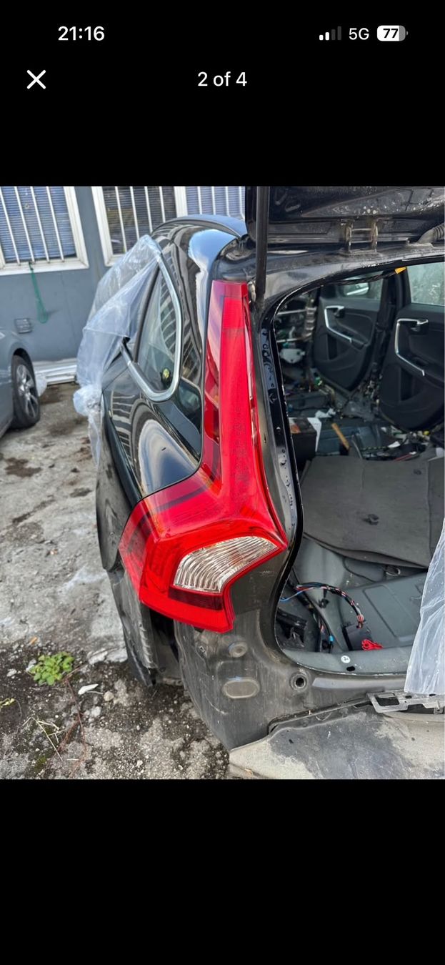 Alle Autoersatzteile: Feux arrière Volvo V60 – Gebraucht aus Hauterive NE von ghu_cn6d