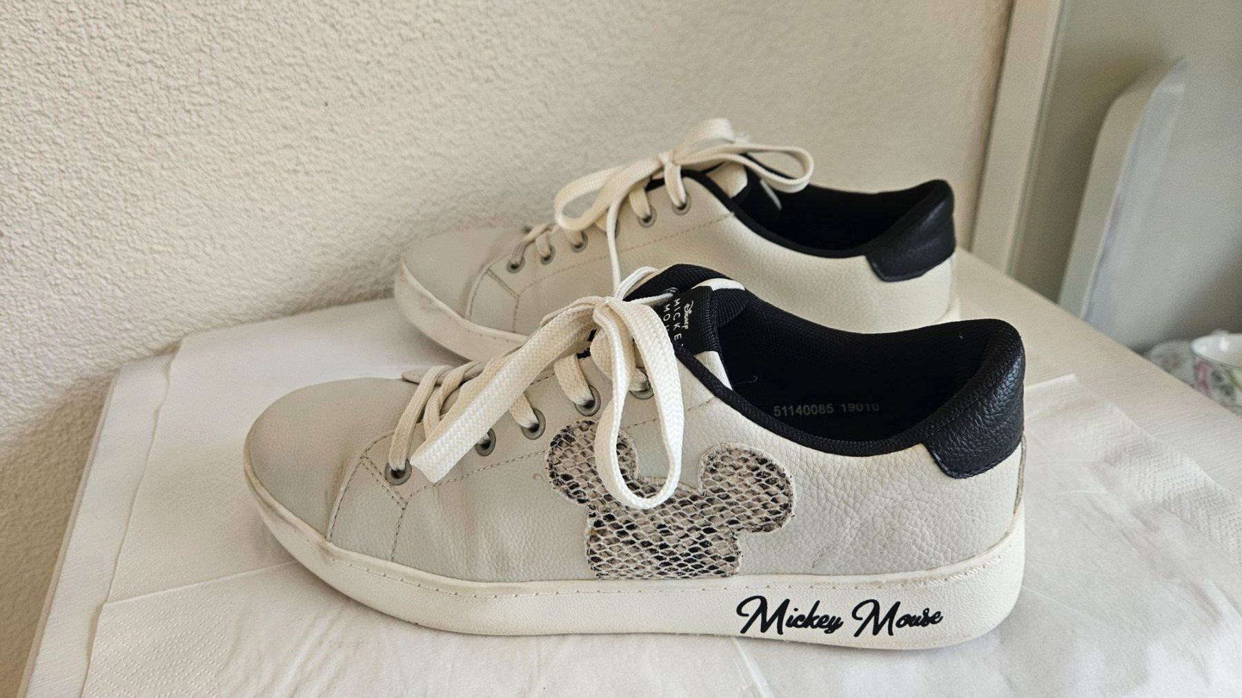 Scarpe da uomo: Mickey Mouse Schuhe, Gr. 38, Weiss/Schwarz – Usato da Gossau ZH venduto da Goes05
