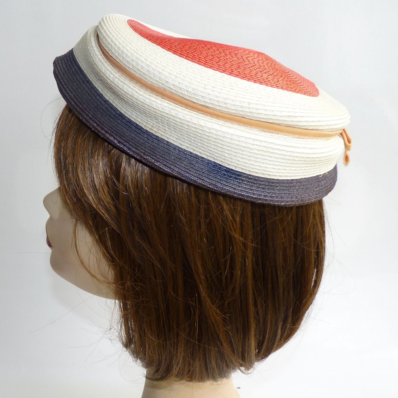 Copricapi, berretti & cappellini: Strohhütchen Hut Gr. 53-55 Bibi blau-weiss-rot VINTAGE 1950s – Usato da Brüttisellen venduto da Buxus 2