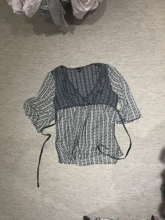AB 1.- !!! - H&M Bluse Gr.44 mit Blumenmuster