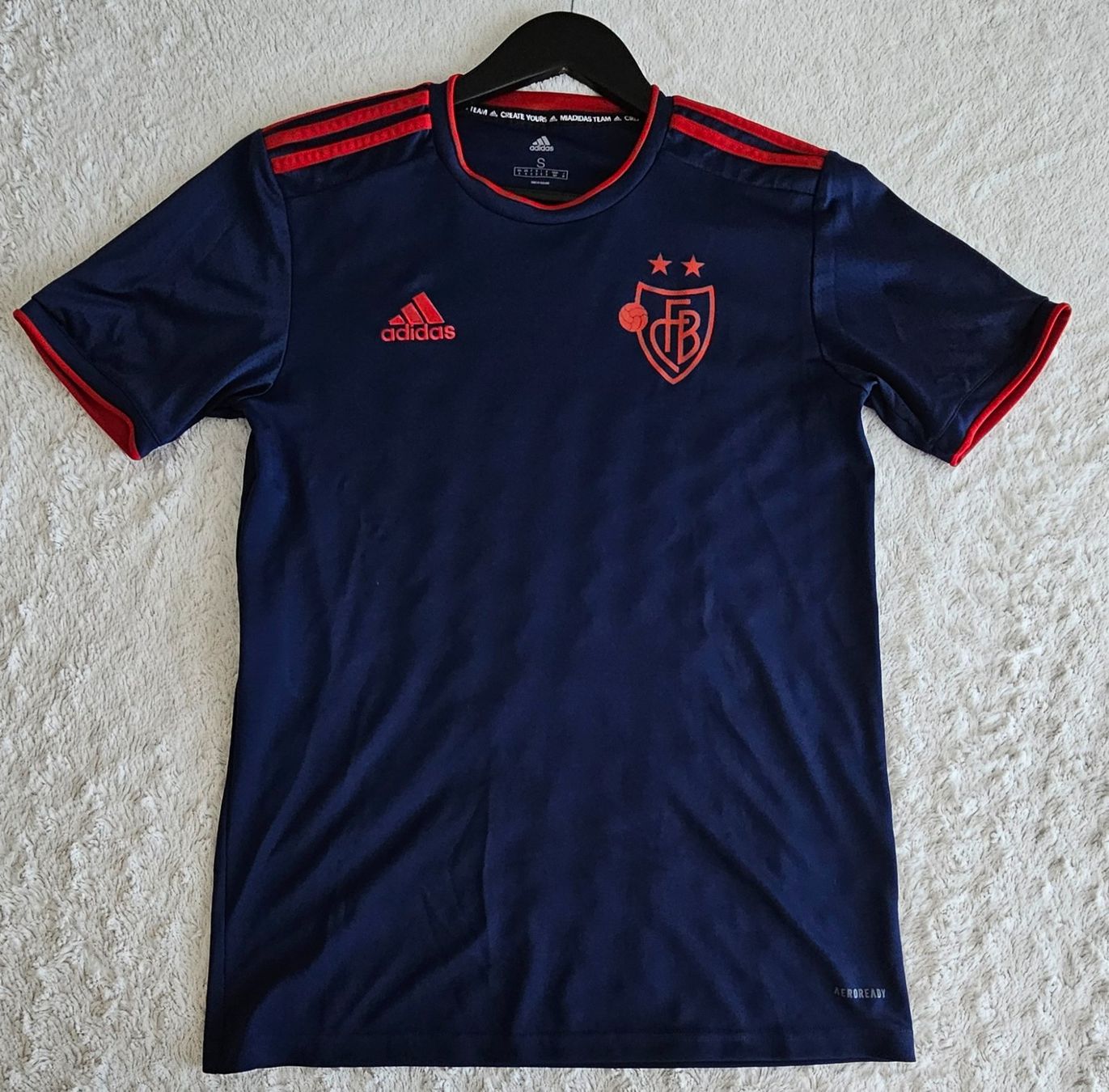 FC Basel Canottiere & Pantaloni: Fc Basel Trainings Shirt – Nuovo (secondo la descrizione) da Härkingen venduto da AndHu_90