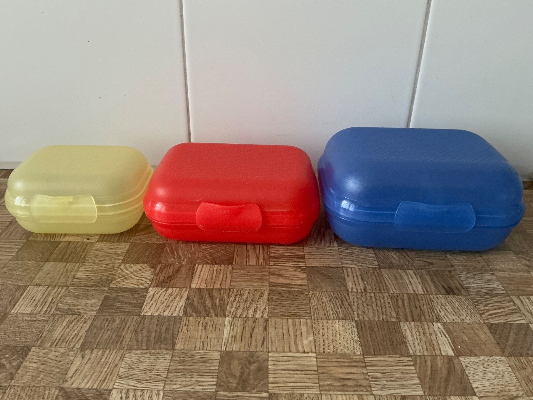 Tupperware Recipients et similaires: Tupperware. 3 Znüniböxli – D'occasion à Birmensdorf ZH par Hilhan 1