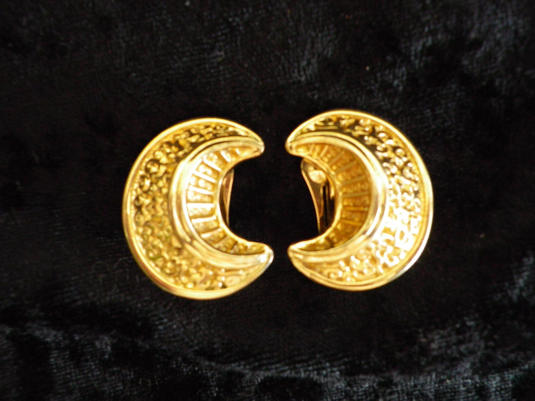 Ohrringe & -stecker: Ohr - Clips in Goldfarbe signiert – Gebraucht aus Reinach BL von Annodomini 3