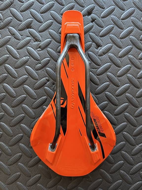 Syncros Ersatzteile: Syncros XM1.0 Sattel orange mit Carbon Streben – Gebraucht aus Aarburg von Trailsurfer