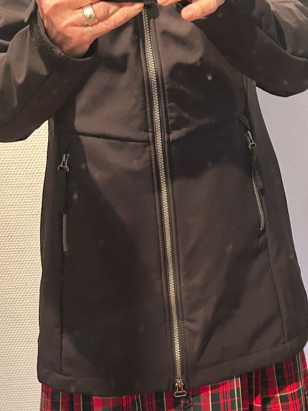 Icepeak Giacche: Schwarze Softshell  IcePeak Jacke, 3/4, G.36 – Nuovo (secondo la descrizione) da Feuerthalen venduto da Anna_Swift 8