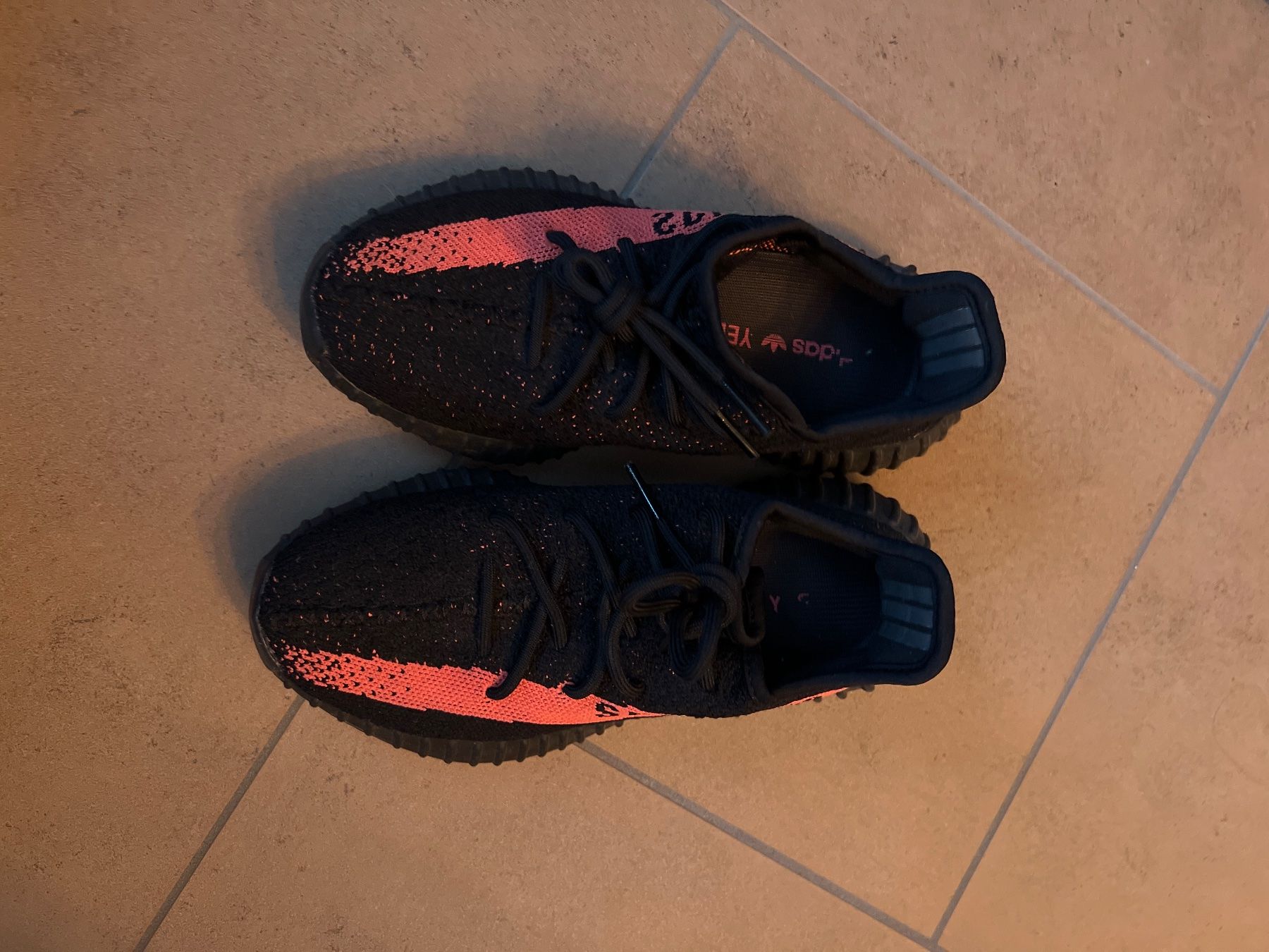 Scarpe da uomo: Yeezy Boost 350 V2 "Bred" Gr. 38 2/3 top erhalten – Usato da Hunzenschwil venduto da vio_brh2 3