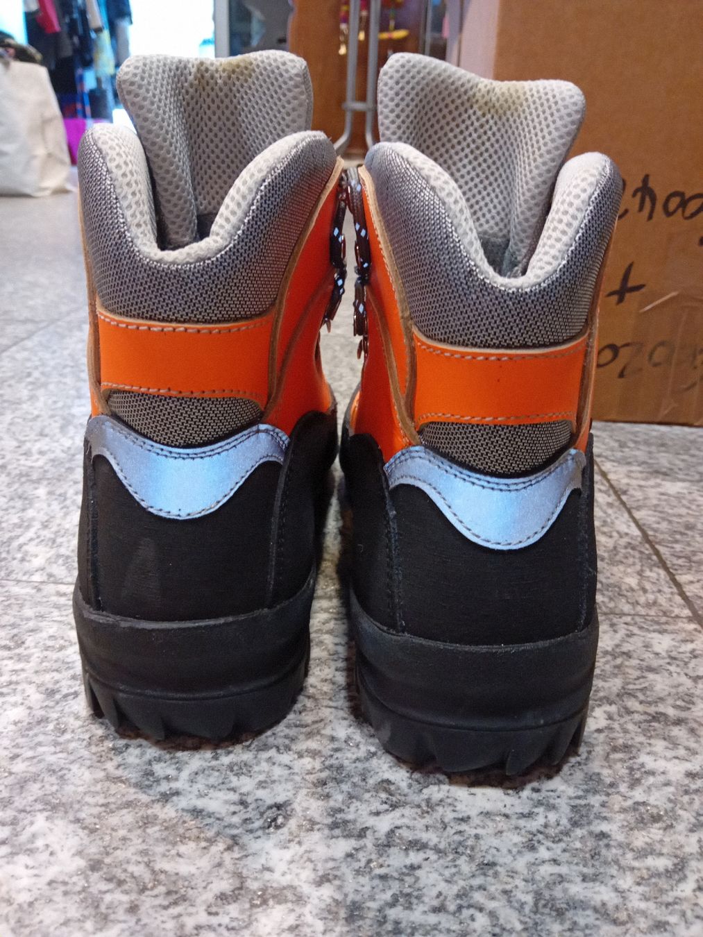 Scarpe da uomo: BORMIO scarpone antinfortunistica 43 – Usato da Biasca venduto da Old_6blh 5