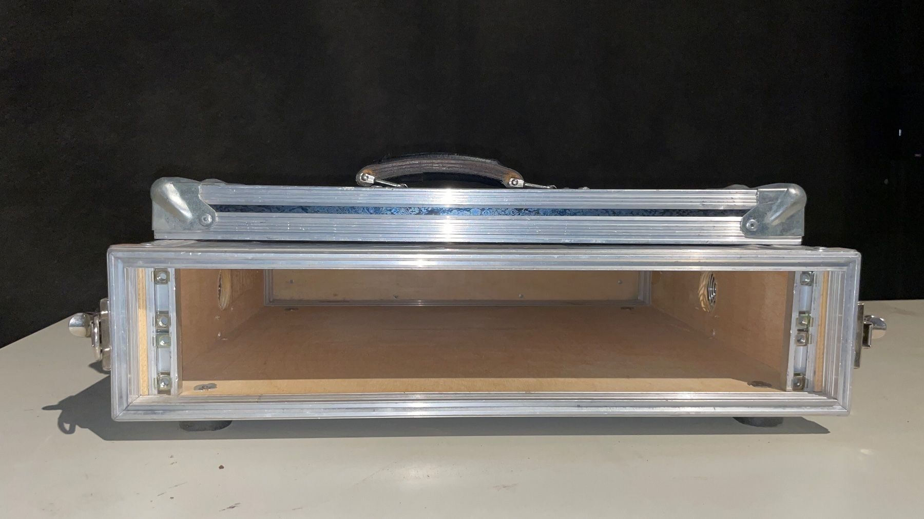 Autres accessoires: Flightcase 19 Zoll 2 HE gebraucht – D'occasion à Ehrendingen par Cyrilf99 1