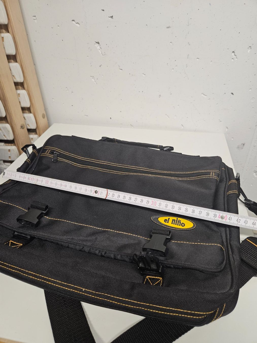 Notebooks: Schwarze Umhängetasche, Schultertasche, Freizeit, Laptop – Gebraucht aus Chur von Einszweidreiviermein 4