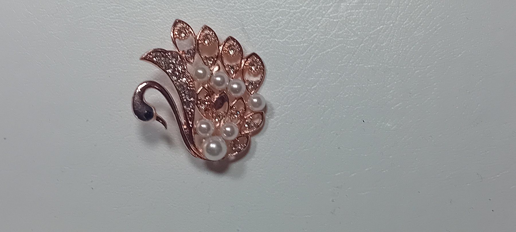 Broschen & Nadeln: modeschmuck,brosche,,mit kristall – Neu (gemäss Beschreibung) aus Basel von bij_5hqd 1