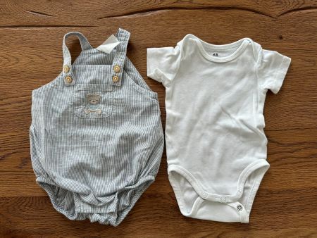 Babykleidung - Body mit Latzhose Gr. 56