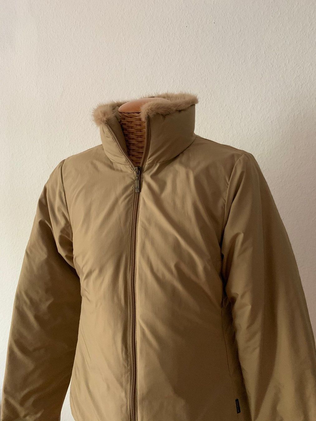 Moncler Giacche: MONCLER - Daunenjacke beige 36 – Usato da Zürich venduto da Diazaio 1
