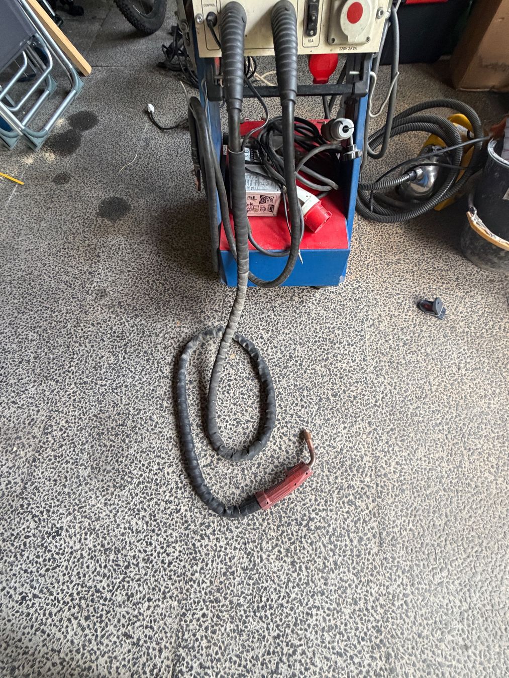 Postes à souder: Fronius Mulktiworker 911-3 – D'occasion à Flühli LU par Rabokra 9