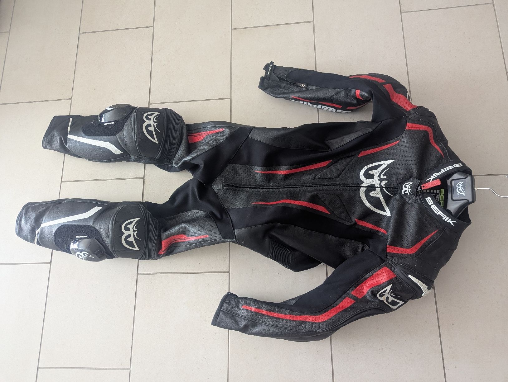 Completi: combinaison moto berik taille 54 – Usato da Courrendlin venduto da bron_joan 2