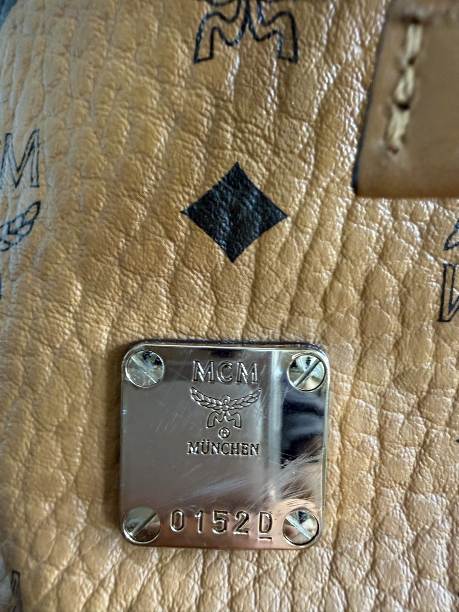 Borse da donna: MCM Beuteltasche Cognac Monogramm gebraucht – Usato da Brüttisellen venduto da xMarlon 1