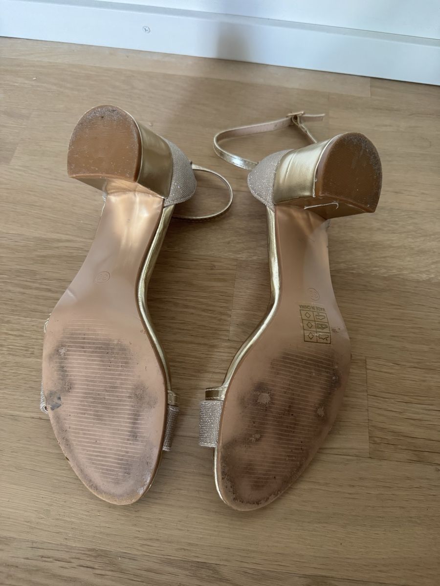 Damenschuhe: Schöne Sandaletten gold Grösse 39 – Neu (gemäss Beschreibung) aus Wallisellen von soat 3