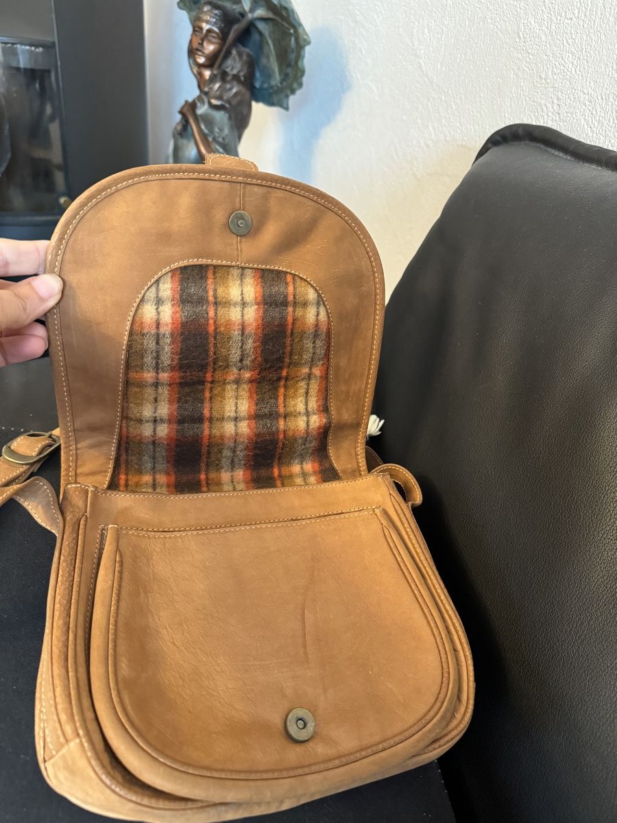 Taschen für Damen: Tasche Umhängetasche Vintage – Gebraucht aus Obfelden von tan_9lj9