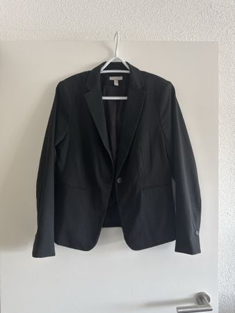 Schicker, schwarzer Blazer, Grösse 40, ideal für den Herbst