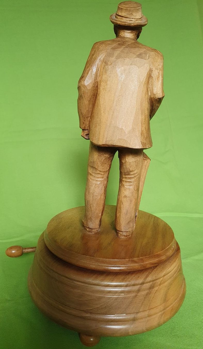 Figurines: Geschnitzte Holzfigur/Musikdose Brienzerbuurli – D'occasion à Steffisburg par chloeisli 3