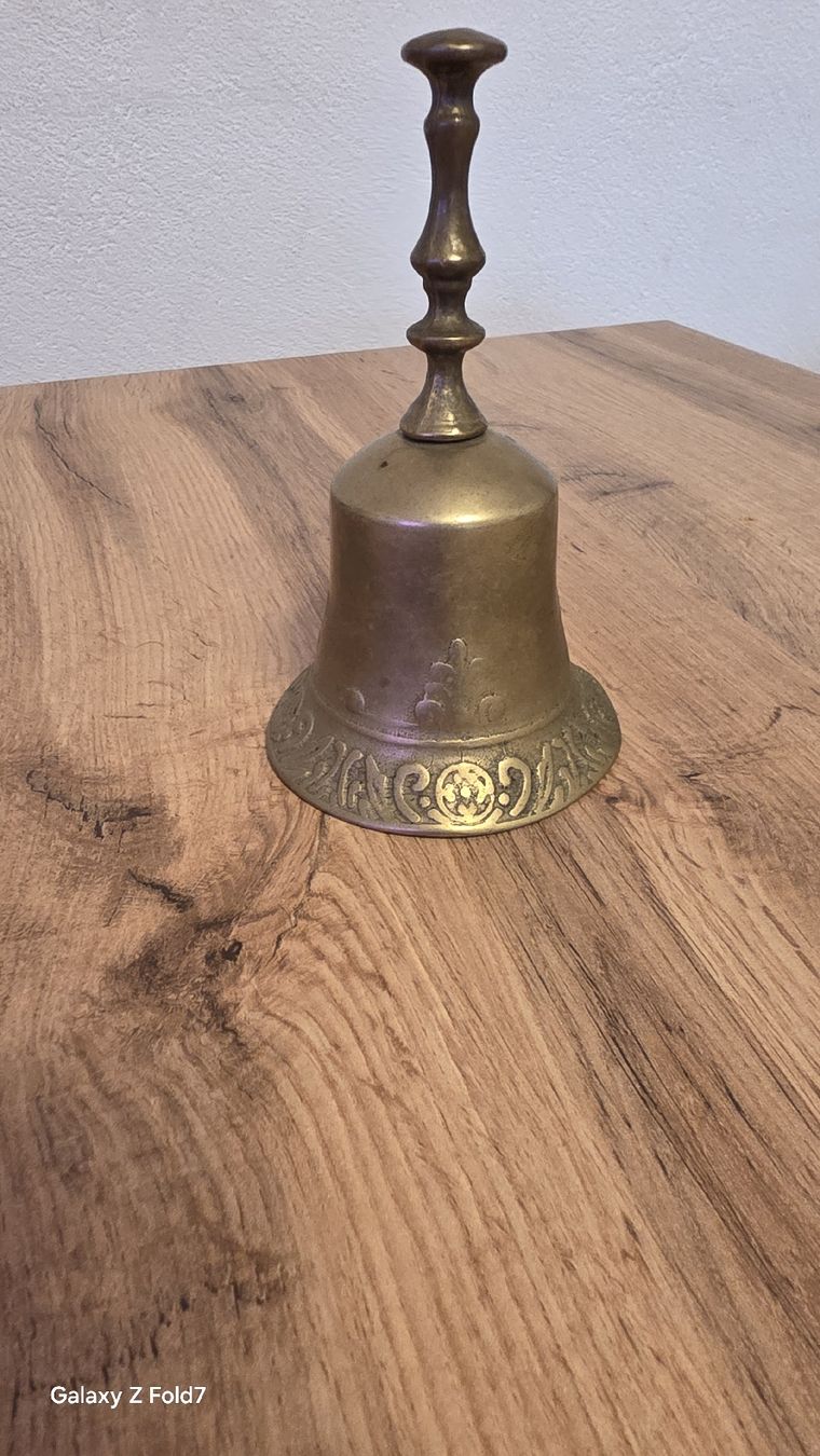 Campanacci mucche: Alte Messing Glocke mit schönem Dekor, Winterzeit! – Usato da Chur venduto da madeiras