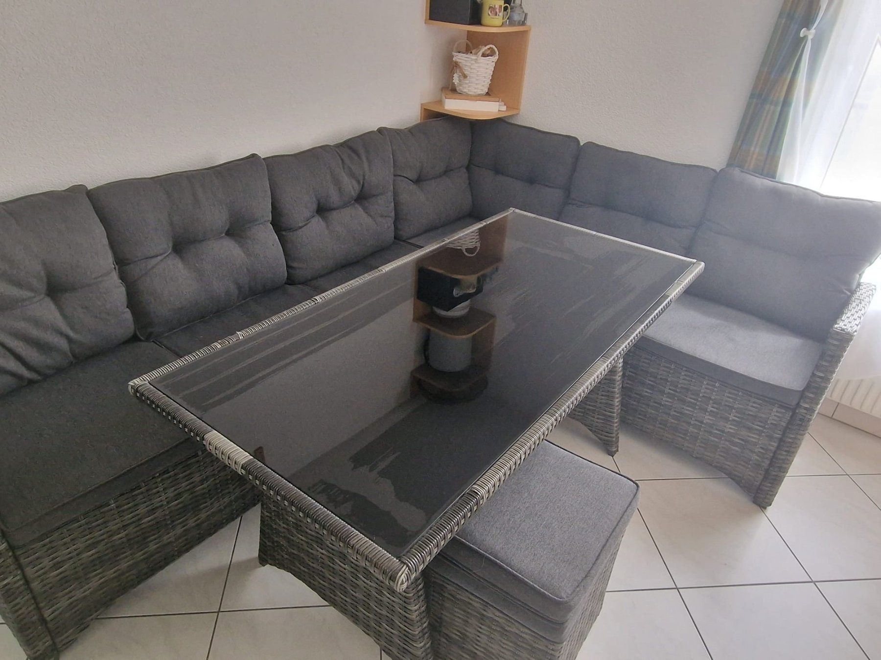 Sofas: Garten Sitzgruppe Polyrattan grau mit Tisch und Hocker – Gebraucht aus Bern von howi72