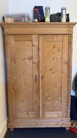 Schöner, alter Schrank