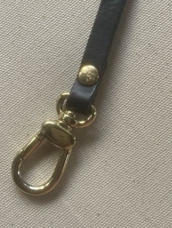 Maison Mollerus Lederband mit Karabiner