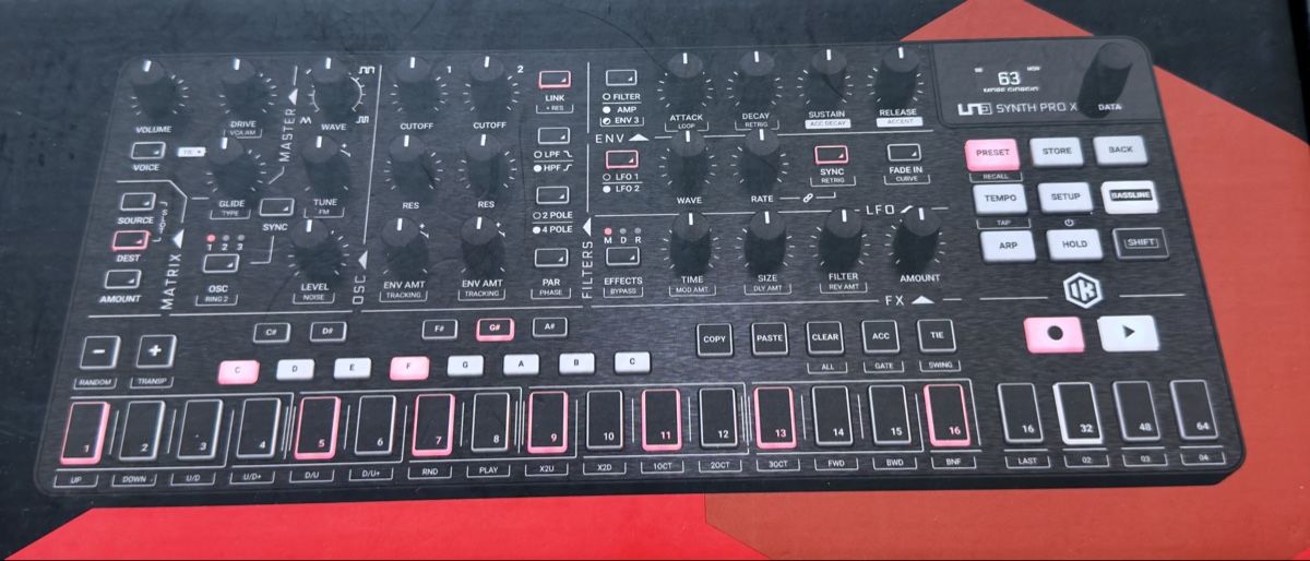 IK Multimedia Strumenti musicali: IK Multimedia UNO Synth Pro X Analog Synthesizer, Paraphonic – Usato da Widnau venduto da kustercarmen 5