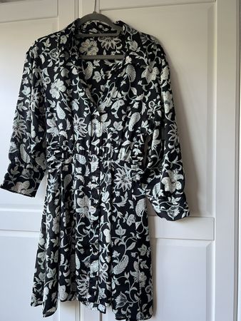 Elegantes Blumenkleid  schwarz weiss Gr. S