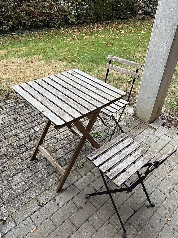 Tische: Gartentisch/Balkontisch plus Stühle – Gebraucht aus Bern von saginata