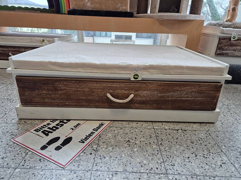 Liege- & Schlafplätze: Hundelounge mit Schublade 100cm – Gebraucht aus Lyss von Zooroco