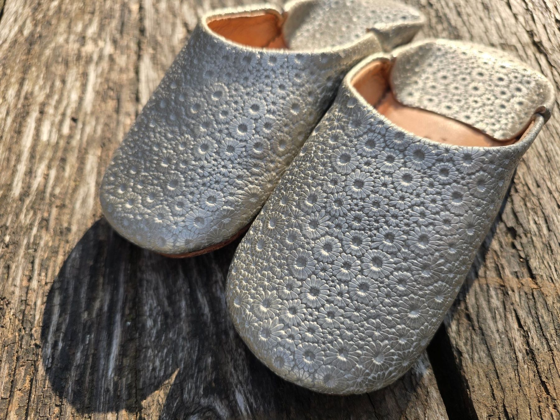 Chaussures garçon: Babouches: Leder silber (28)-ANGEBOT – Neuf (Voir description) à Romanshorn par Rachacha 1