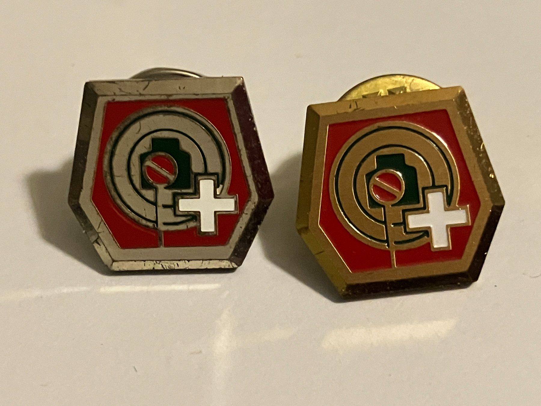 Plaquettes & Badges: 2 Pin Schützenabzeichen – D'occasion à Basel par djwwpp