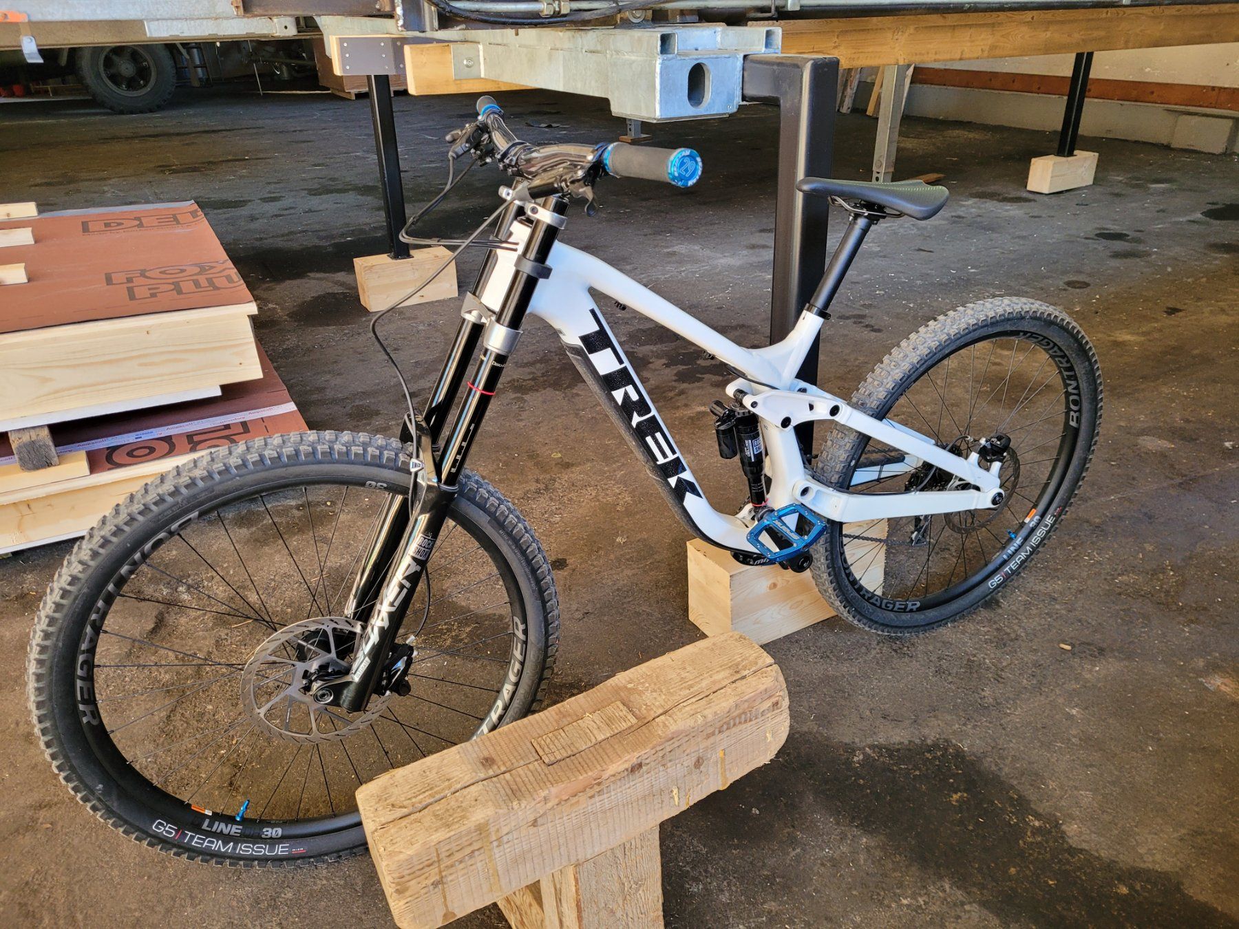 Trek Velos: Neuwertiges Trek Session 9.9 – Neu (gemäss Beschreibung) aus Matten(St.Stephan) von hei_j62d 3