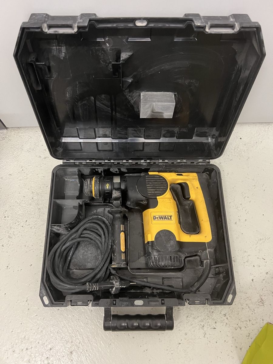 Dewalt Tutti gli attrezzi: Dewalt D25330 Meisselhammer – Usato da Holziken venduto da 181281 4