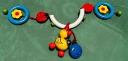 Kinderwagenkette aus Holz, bunt, mit Ente, Marienkäfer und G