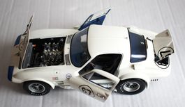 Exoto Chevrolette Grand Sport 1:18 mit Autowerkstatt