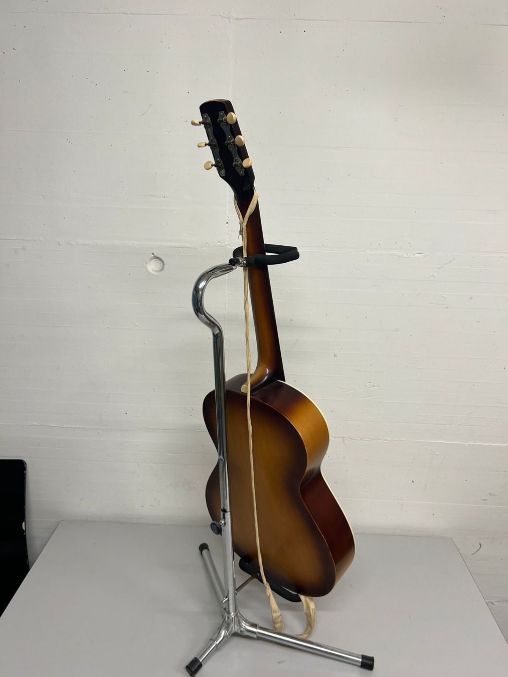Strumenti musicali: Alte Akustikgitarre "Framus" – Usato da Bern venduto da latrouvaillebern 2