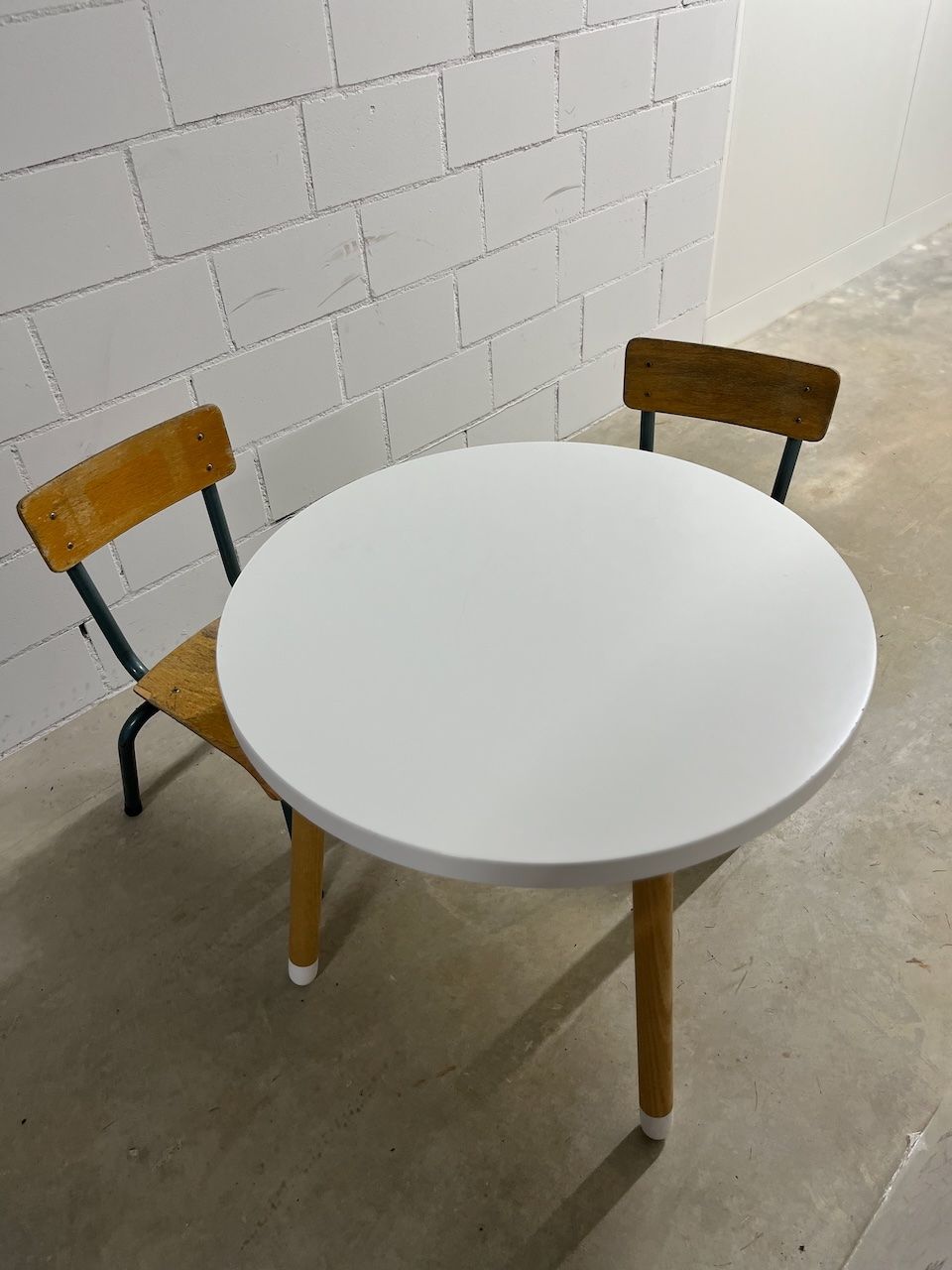 Micasa Set di tavolo e panche: Kindertisch mit 2 alte Kindergartenstühle – Usato da Pfaffhausen venduto da dani_p_2014 1