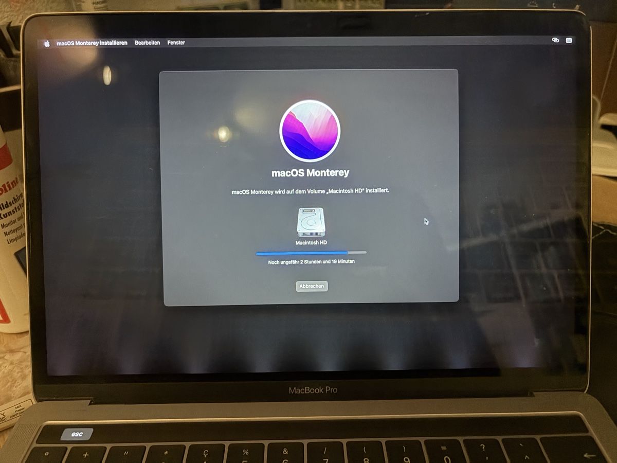 Apple Portables: Apple MacBook Pro Touchbar Intel Core i5 8GB – D'occasion à Dübendorf par h112s9 2