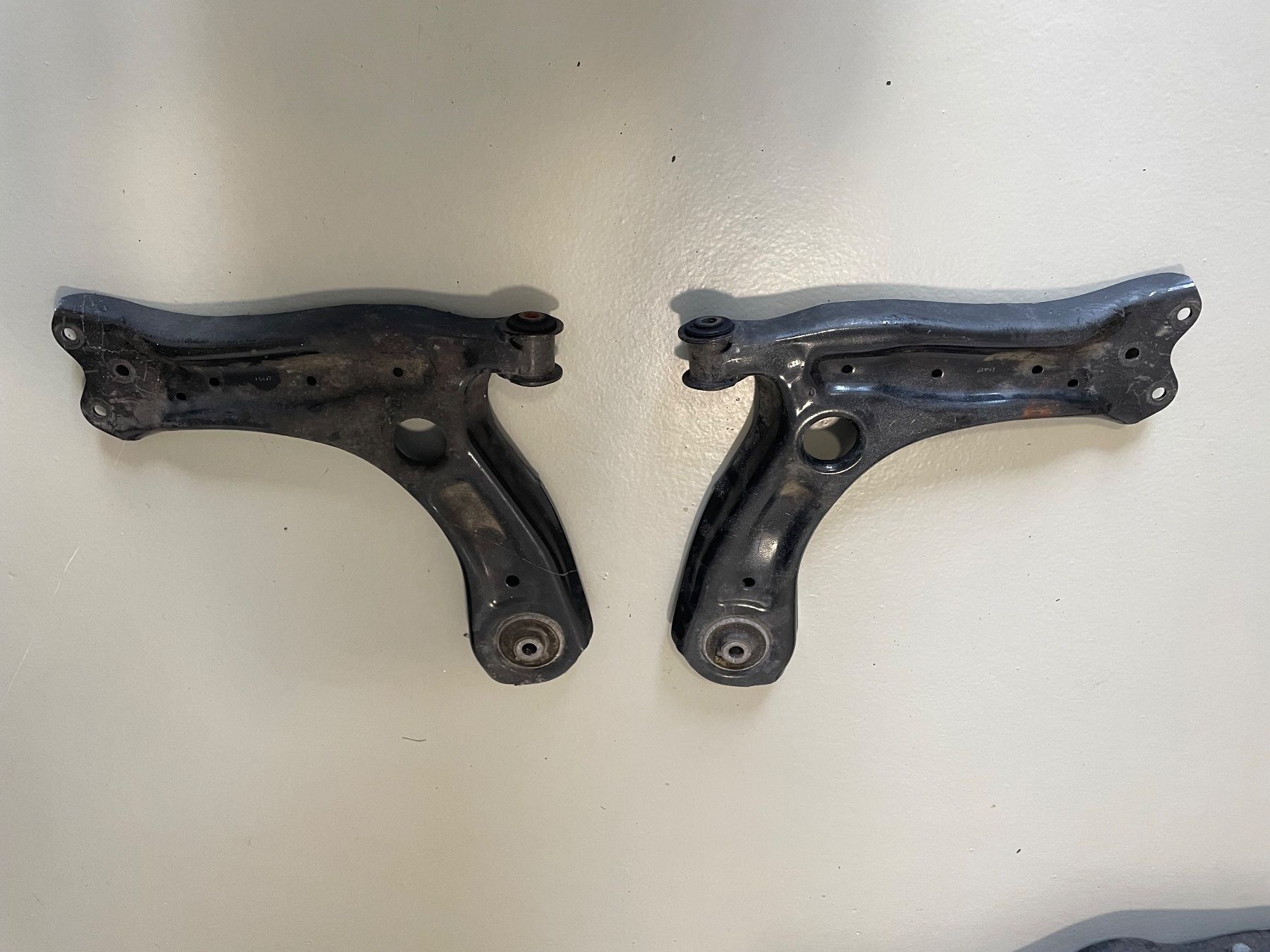 Volkswagen Tutti pezzi di ricambio auto: Audi S1 8X Vorderachse Querlenker Original 6R0.407.151/2F – Usato da Necker venduto da mar_dw27