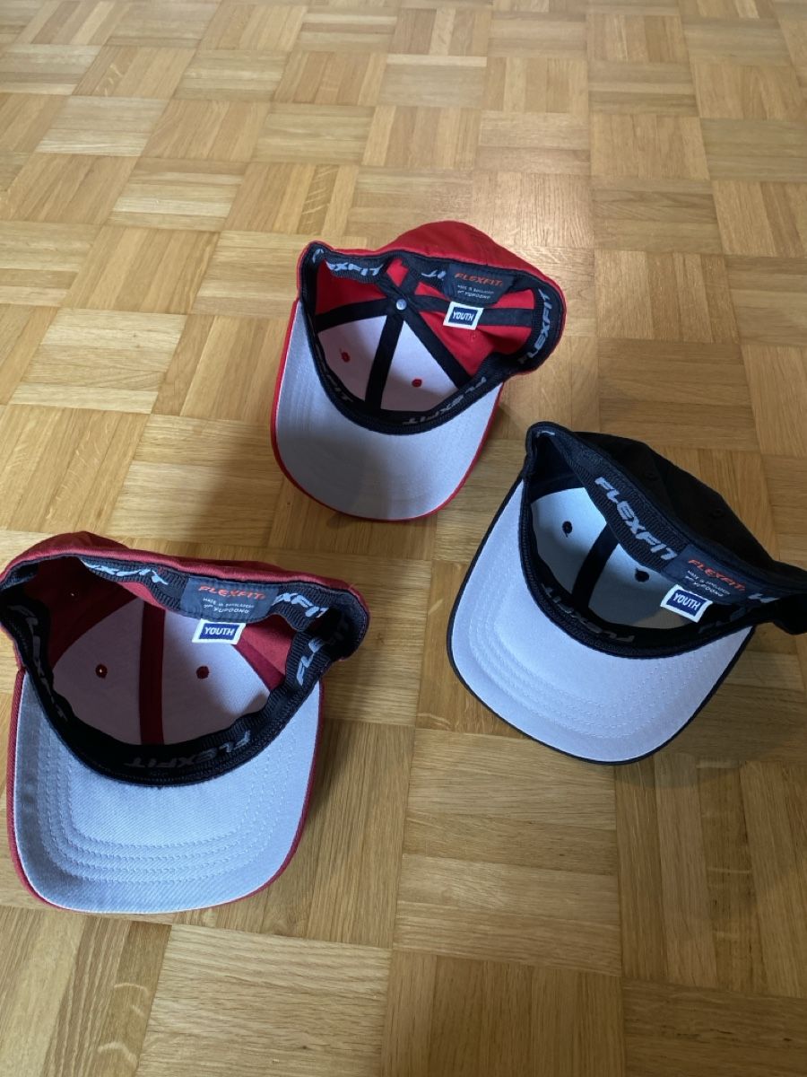 Flexfit Altro abbigliamento per bambino: 3 Flexfit Caps Youth – Usato da Bubendorf venduto da Moorgahl 1