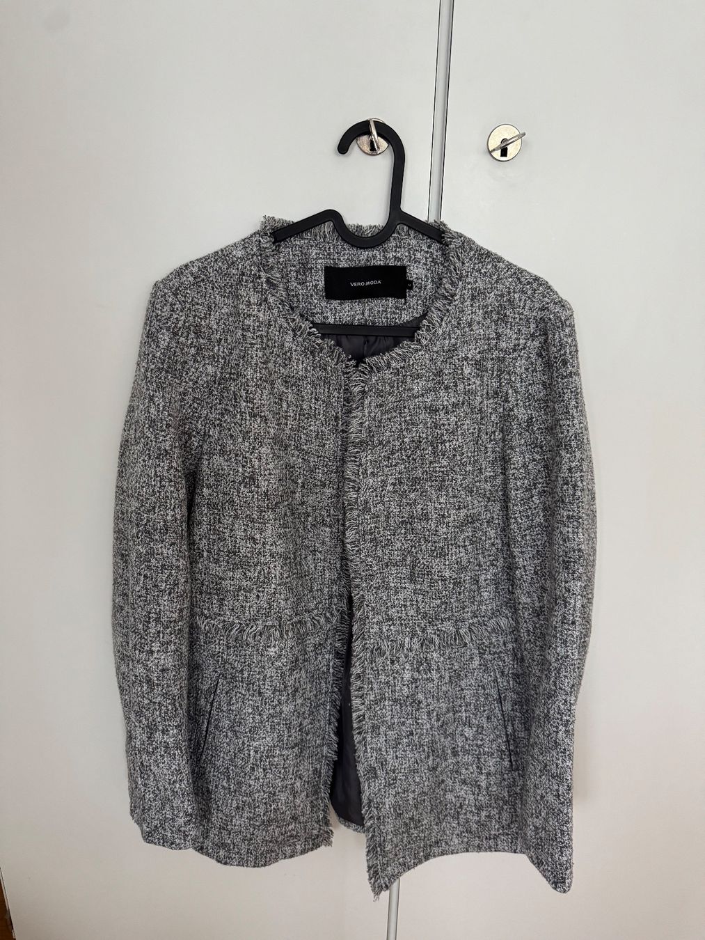 Vero Moda Mäntel: grauer Mantel – Gebraucht aus Rüfenacht BE von NE_
