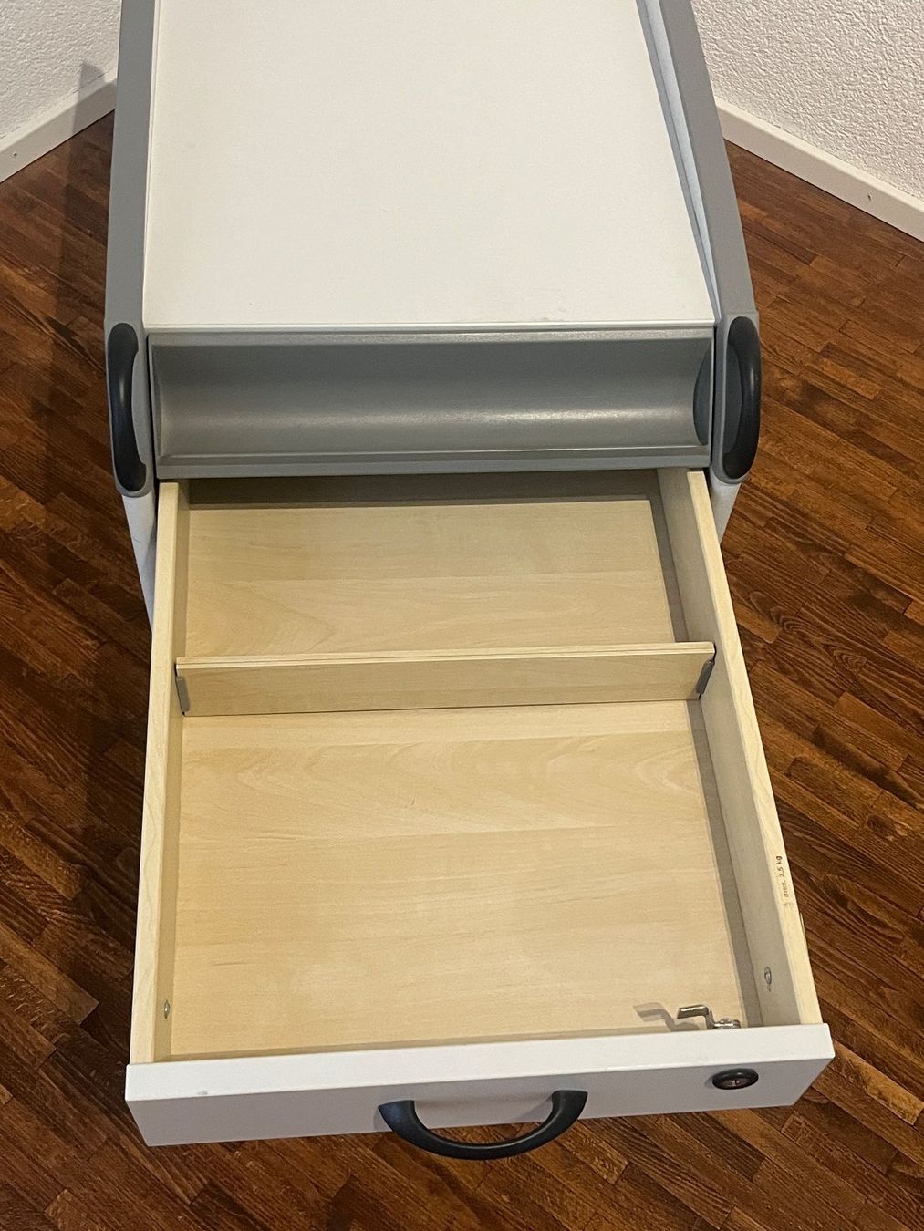Moll Banconi: Rollcontainer Moll weiss grau mit 3 Schubladen – Usato da Thun venduto da Pfuschi74 6